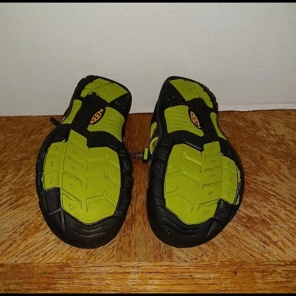 Big Kids Keen Trail Rugged Toggle Pulls Sandals Black Poison Green Shoes US 5. - Picture 8 of 9